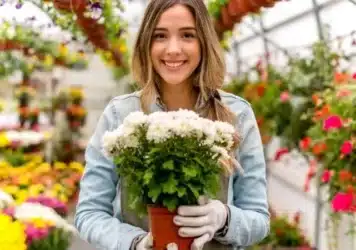 Lady using PlantTAGG in a Garden Center